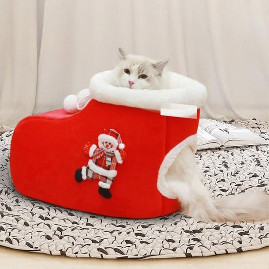Santa shoe-shaped Christmas pet bed for dogs and cats in red plush fabric